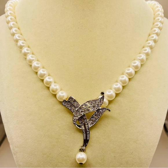 Faux pearl necklace with rhinestone pendant and a pearl tassel. 20 inches long. - Picture 2 of 6